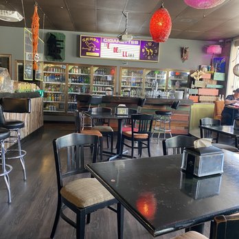 The Deli Llama - Dining area - Sandwiches Near Me - Mount Dora, Florida