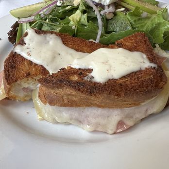 Madeline's - New American Near Me - Cambria, California