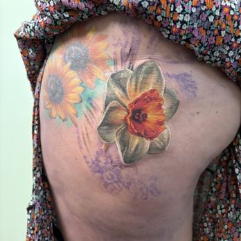 Poppy Tattoo - Color realism floral tattoo, narcissus on thigh in progress work - Tattoo Near Me - Somerville, Massachusetts Poppy Tattoo - Color realism floral tattoo, narcissus on thigh in progress work - Tattoo Near Me - Somerville, Massachusetts