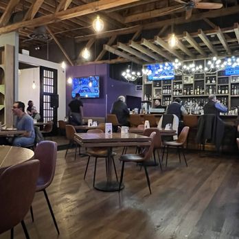 Bat 17 - Interior - New American Near Me - Evanston, Illinois