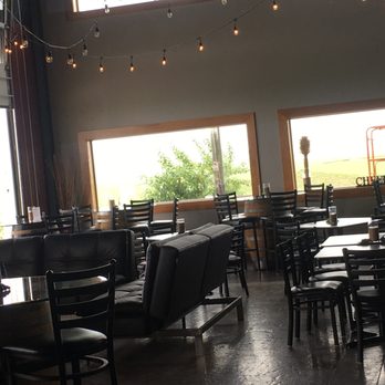 Lindsay Creek Vineyards - Large Sitting areas with nice, modern seating - Wineries Near Me - Lewiston, Idaho Lindsay Creek Vineyards - Large Sitting areas with nice, modern seating - Wineries Near Me - Lewiston, Idaho