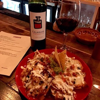 Cocina Chente - A great pairing, nachos and Calabuig Tempranillo ( Mama's Wine). It was amazing - Mexican Near Me - Bronx, New York Cocina Chente - A great pairing, nachos and Calabuig Tempranillo ( Mama's Wine). It was amazing - Mexican Near Me - Bronx, New York