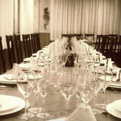La Bascula - Comedor montado para celebración.