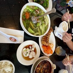 Com Phan 3 Nguoi