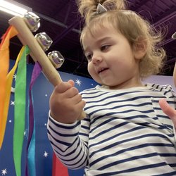 Romp n' Roll St. Petersburg - Music circle with my daughter