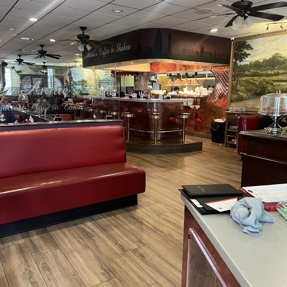 Annie's Cafe - Temecula - Interior - Breakfast & Brunch Near Me - Temecula, California