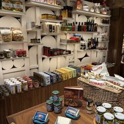 El Merkat by Telefèric - Palo Alto - So many products to browse