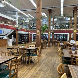 Bigfoot's Den - Lots of seating