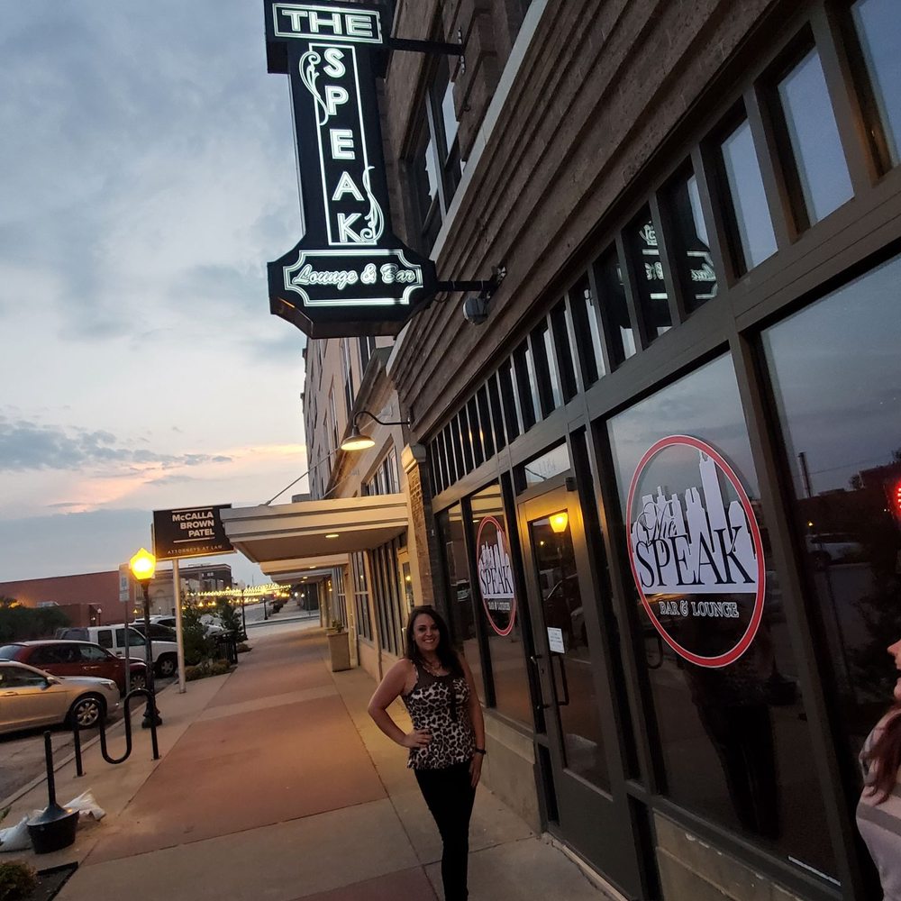 The Speak Lounge And Bar - Girls Night out - Lounges Near Me - Chickasha, Oklahoma