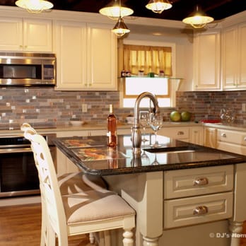 Paradise Fencing - a kitchen with a center island - General Contractors Near Me Paradise Fencing - a kitchen with a center island - General Contractors Near Me