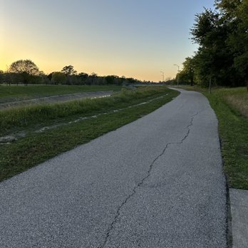 White Oak Bayou Trail - Trail at sunset - Parks Near Me - Houston, Texas White Oak Bayou Trail - Trail at sunset - Parks Near Me - Houston, Texas
