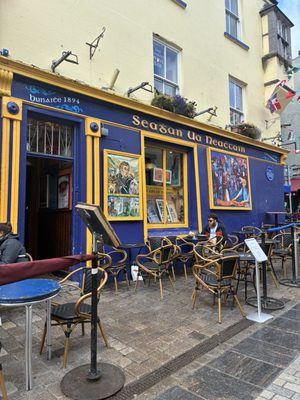 Tigh Neachtain by null