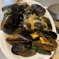 Tailend Restaurant and Fish Bar - Mussels in garlic and chile sauce
