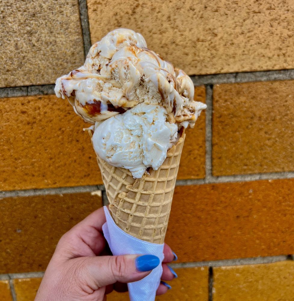 Plainwell Ice Cream Logo