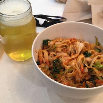 Brightwok Kitchen - Curry sauce, somewhat hot, with chicken and rice noodles. Citrus tea. - Asian Fusion Near Me - Chicago, Illinois