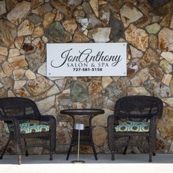 Jon Anthony Salon & Spa - Outdoor Seating