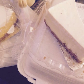 Win-Spuntino - Regular and lilikoi cheesecake. Not bad. Not great. - Italian Near Me - Honolulu, Hawaii