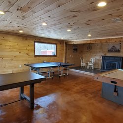 Rustic Trails RV Park - Air hockey !