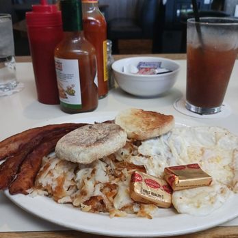 Gils K9 Bar - Eggs & Bacon, Toast, Hash Browns - Sports Bars Near Me - Boise, Idaho