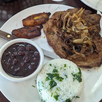 La Pupusa Queen - Bistec encebollado - Salvadoran Near Me - Lake Placid, Florida