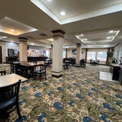 Holiday Inn Express & Suites Twin Falls - Giant breakfast room!