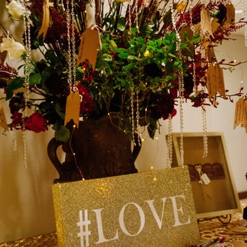 Easley Designs - Wedding Planning Near Me - Honolulu, Hawaii Easley Designs - Wedding Planning Near Me - Honolulu, Hawaii