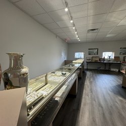 Ladonna Jewelers - Newly renovated showroom with a wide selection of diamonds, pearls, gold necklaces, rings and earrings.