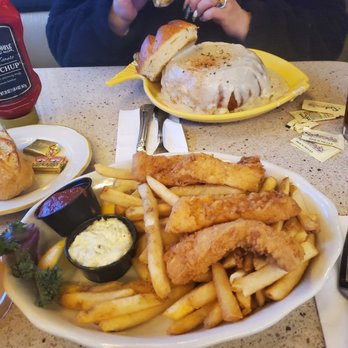 Brad's Restaurant - Calamari and frys - Seafood Near Me - Pismo Beach, California