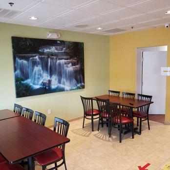 Thai Delicacy Restaurant - a dining area with tables and chairs - Thai Near Me - Tyngsboro, Massachusetts