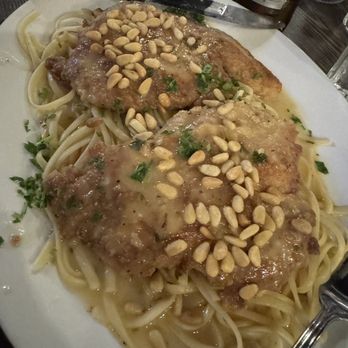 Tipsters Village Pub - Chicken Piccante - Pubs Near Me - North Riverside, Illinois
