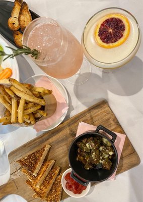 Gigi's at Maxwell's Plum by null