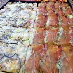 Pizza a Taglio Ricciardi - Zucchine speck e provola, melanzane e scamorza affumicata, margherita & salamino