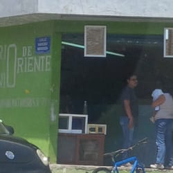 Vidrio y Aluminio de Oriente - En la esquina.
