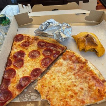 La Vera Pizzeria - Classic Cheese Pizza Beef Patties - Italian Near Me - New York, New York