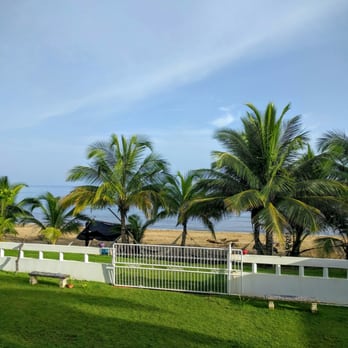 Grateful Souls Hostel - View from the living room balcony - Hostels Near Me - Aguada, Puerto Rico