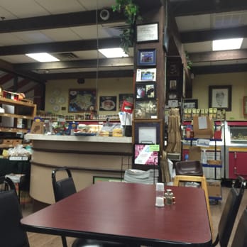 Lucchesi's Ravioli & Pasta Company - Empty but the smells in this place make you speak Italiano - Pasta Shops Near Me - Memphis, Tennessee