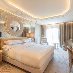 Wyndham Grand Istanbul Kalamış Marina Hotel - Guest room