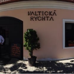 Valtická Rychta - Před restaurací a úžasný pan majitel.