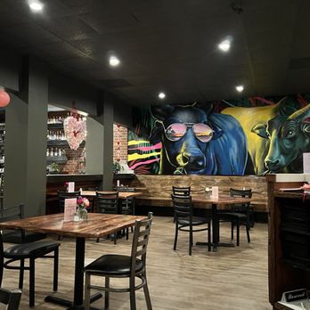 Cora at Roseburg Square - Dining area - Cocktail Bars Near Me - Modesto, California