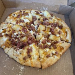 Invictus Pizza Kitchen - Twisted Hawaiian pizza