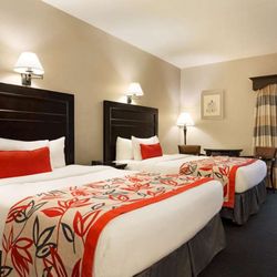Ramada by Wyndham Fredericton - Guest room