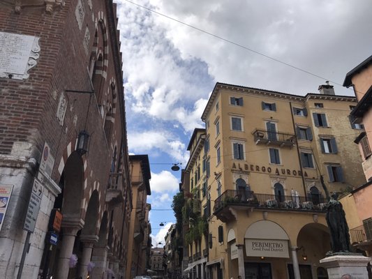 Piazza Delle Erbe by null