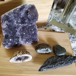 Amethyst, geode, labradorite heart, black kyanite. Amethyst, geode, labradorite heart, black kyanite.