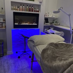 Emma Justine Color And Extension Lounge - Private area for express facial