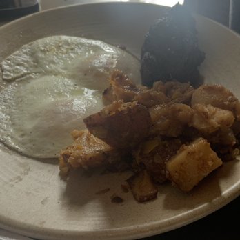 The Roundhouse Hotel - Roundhouse Eggs Benedict - New American Near Me - Beacon, New York The Roundhouse Hotel - Roundhouse Eggs Benedict - New American Near Me - Beacon, New York
