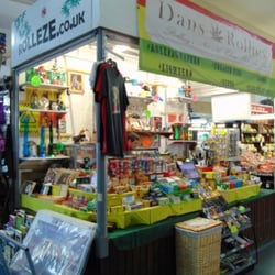 Rolleze - Rolleze stock a range of products including e-cigarettes, vaporizers and water pipes.