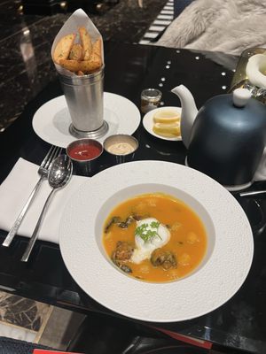 Peacock Alley by null