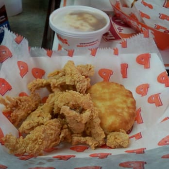 Popeyes Louisiana Kitchen - Delicious wicked garlic chicken. The sauce is great too! - Fast Food Near Me - Flushing, New York