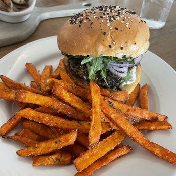 Hank's - best veggie burger in ATX (try the aioli with sweet potato fries) - Coffee & Tea Near Me - Austin, Texas