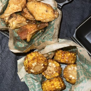 Wingstop - The lemon pepper wings are not supposed to be dry.. And where is the Cajun seasoning for the corn.. - Chicken Wings Near Me - Morganton, North Carolina